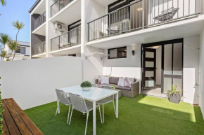 Modern Courtyard Oasis for Easy Beachside Living, Newcastle